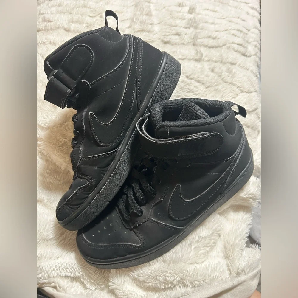 Nike Men's Black High-Top Sneakers with Strap